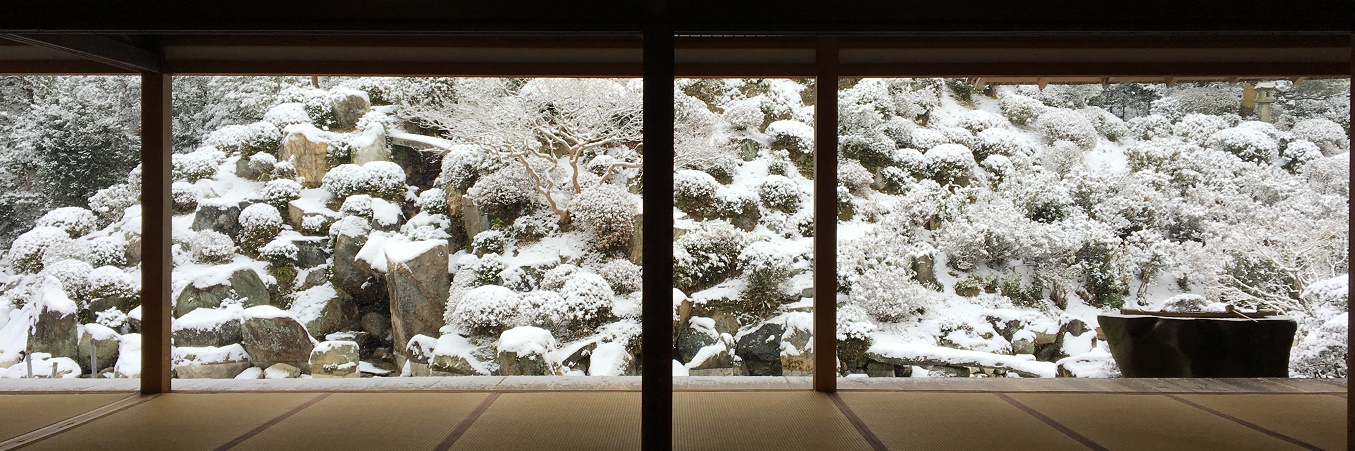 庭園　見ごろ　京都観光　冬　雪景色
